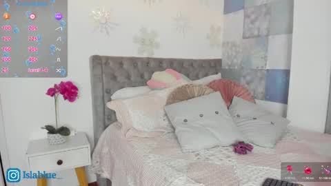 Isla Blue online show from 27, 4, 2026