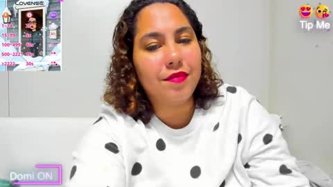 Snapshot of isobel_adams20 chatting on 6, 1, 2025 Isobel Adams online show from 6, 1, 2025