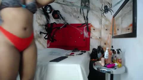 Snapshot of issa__love chatting on 5, 11, 2025 issa online show from 5, 11, 2025