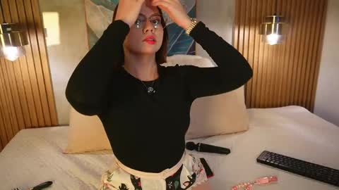 Snapshot of issa_baby_ chatting on 5, 5, 2026 issa baby online show from 5, 5, 2026