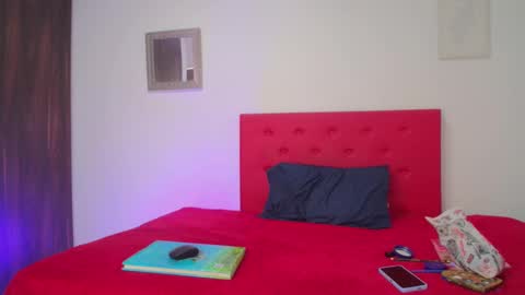 issa_kitty online show from 6, 12, 2024