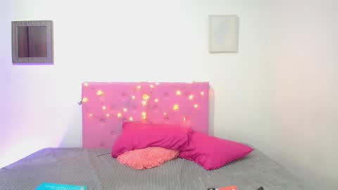 issa_kitty online show from 5, 2, 2025