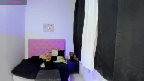 issa_kitty online show from 24, 10, 2025