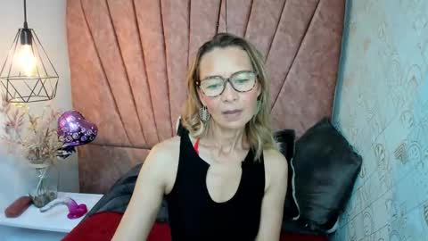 Snapshot of issa_milf__ chatting on 13, 11, 2025 ISSA MILF online show from 13, 11, 2025