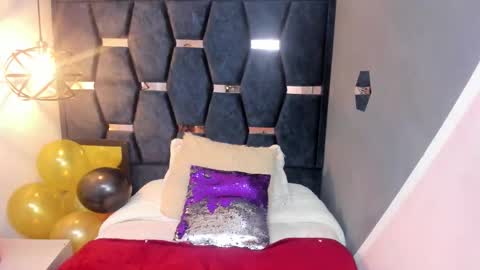 Snapshot of issa_milf__ chatting on 14, 11, 2025 ISSA MILF online show from 14, 11, 2025