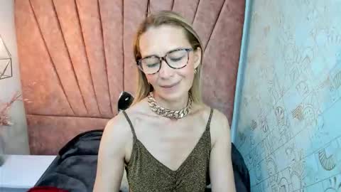 Snapshot of issa_milf__ chatting on 1, 12, 2025 ISSA MILF online show from 1, 12, 2025