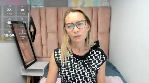 Snapshot of issa_milf__ chatting on 16, 3, 2026 ISSA MILF online show from 16, 3, 2026