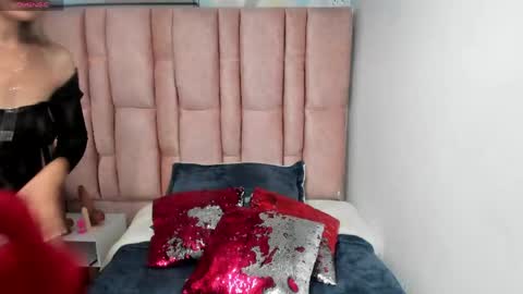 Snapshot of issa_milf__ chatting on 4, 5, 2026 ISSA MILF online show from 4, 5, 2026