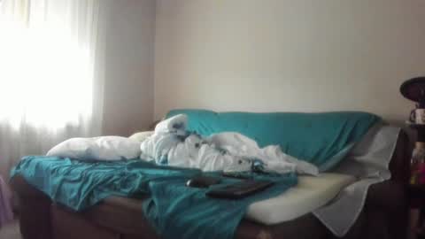 Issabelle online show from 5, 10, 2025