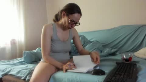 Issabelle online show from 25, 4, 2026