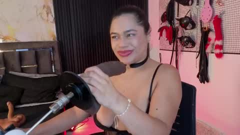 Snapshot of issafoxx chatting on 7, 6, 2026 Issafoxx online show from 7, 6, 2026