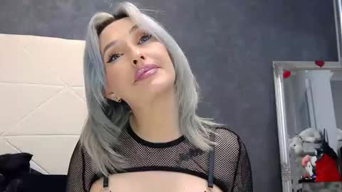 IssaSmyth online show from 21, 4, 2026