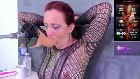 Snapshot of issys_milf chatting on 8, 5, 2026 ISSYS online show from 8, 5, 2026