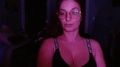 Bella Bloom online show from 20, 12, 2024
