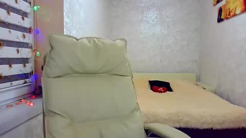 Snapshot of itslunaday chatting on 19, 2, 2025 itslunaday online show from 19, 2, 2025