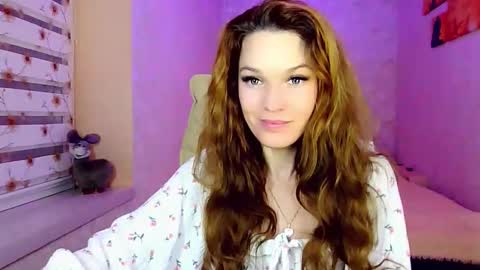 Snapshot of itslunaday chatting on 9, 10, 2025 itslunaday online show from 9, 10, 2025