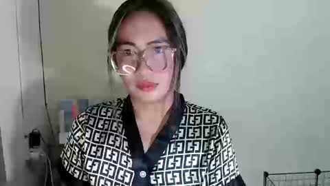 itsurgil_kloeh online show from 17, 12, 2025