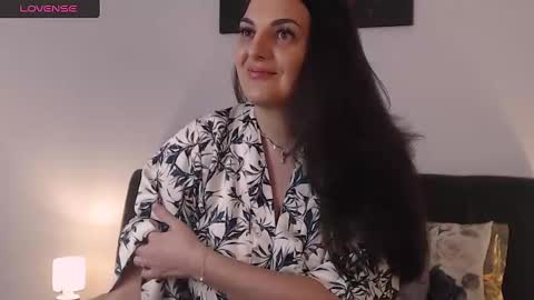 Melissa Khaan online show from 2, 2, 2025