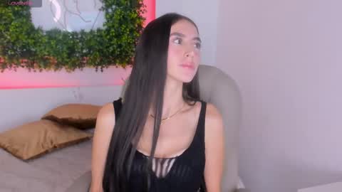 Itzel  online show from 4, 2, 2026