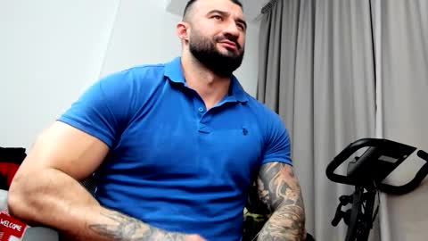 iustinmucle95 online show from 30, 1, 2025