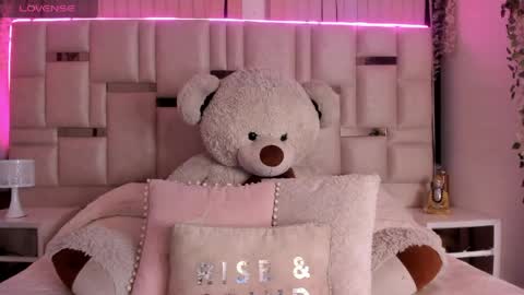 Snapshot of ivanna_west chatting on 7, 6, 2026 Ivanna West online show from 7, 6, 2026