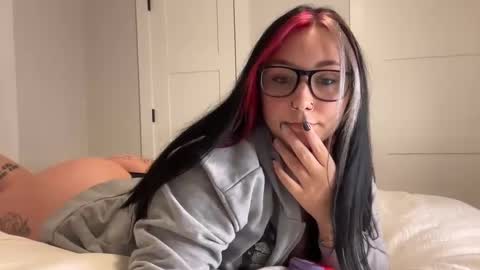 Snapshot of iveyjade33 chatting on 12, 9, 2025 ivey jade online show from 12, 9, 2025