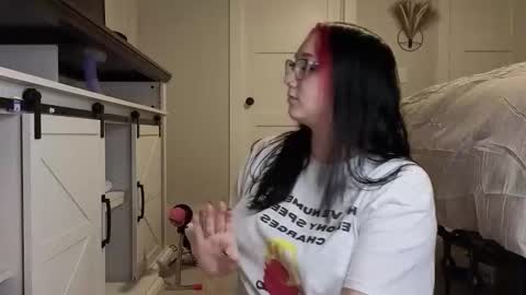 Snapshot of iveyjade33 chatting on 18, 11, 2025 ivey jade online show from 18, 11, 2025