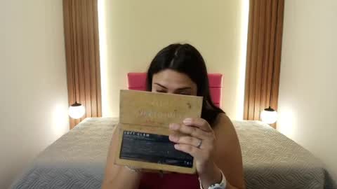 Snapshot of ivonneross_ chatting on 7, 5, 2026 I V O N N E R O S S online show from 7, 5, 2026