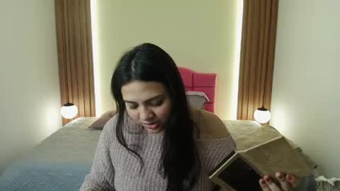 Snapshot of ivonneross_ chatting on 15, 5, 2026 I V O N N E R O S S online show from 15, 5, 2026