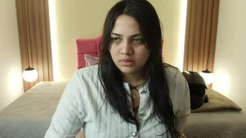 Snapshot of ivonneross_ chatting on 26, 5, 2026 I V O N N E R O S S online show from 26, 5, 2026