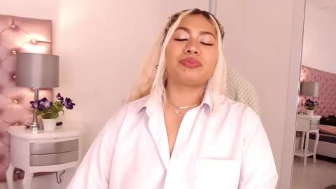 IvonnyBon online show from 11, 2, 2026