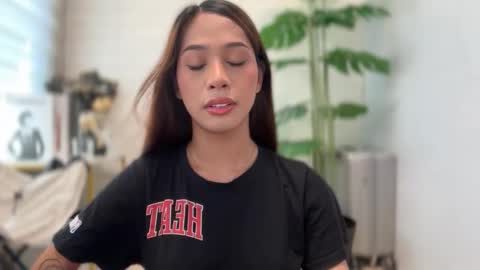 Snapshot of ivorycollins chatting on 8, 11, 2025 kirstenelsie online show from 8, 11, 2025