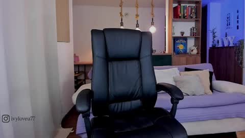 Snapshot of ivy_love33 chatting on 12, 11, 2025 Ivy online show from 12, 11, 2025