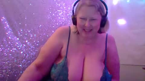 ivyjane3522 online show from 9, 5, 2026