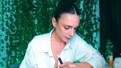 Miss Ivy online show from 8, 12, 2024