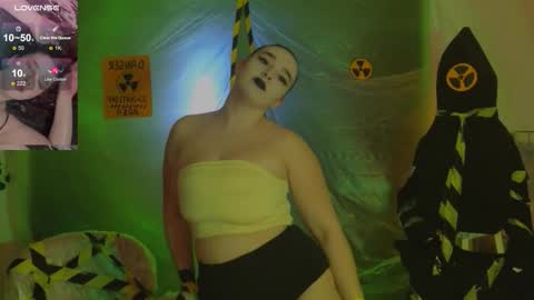 Snapshot of iwi_wi_wi chatting on 31, 10, 2025 Daisy online show from 31, 10, 2025