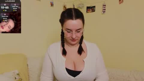 Snapshot of iwi_wi_wi chatting on 2, 3, 2026 Daisy online show from 2, 3, 2026