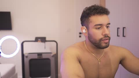 Izaak online show from 19, 12, 2024