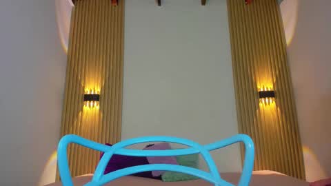 izelevans online show from 10, 2, 2026