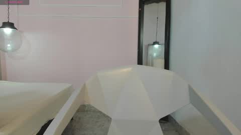 izelevans online show from 15, 4, 2026