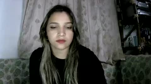 izzy_32 online show from 23, 7, 2026