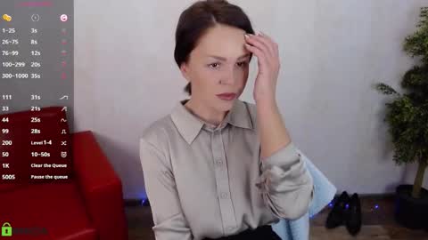 Queen of nylon  Victoria online show from 10, 1, 2026