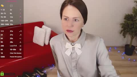 Queen of nylon  Victoria online show from 4, 3, 2026