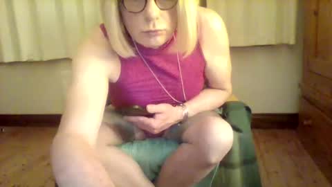 Snapshot of izzy_mchoney chatting on 16, 5, 2026 izzy_mchoney online show from 16, 5, 2026