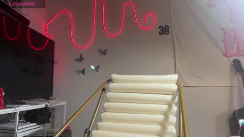 Snapshot of izzyishottttt chatting on 12, 9, 2025 izzyishottttt online show from 12, 9, 2025