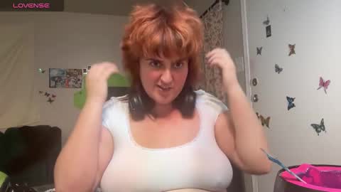 Snapshot of izzyishottttt chatting on 20, 10, 2025 izzyishottttt online show from 20, 10, 2025