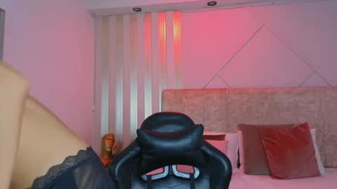 j_belle_ online show from 9, 4, 2026