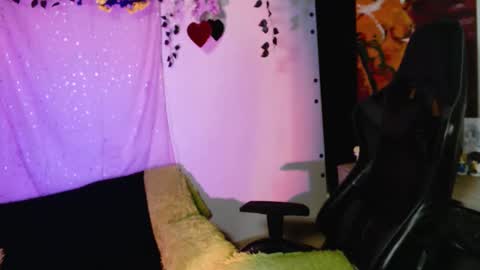 jade 18  online show from 25, 2, 2026