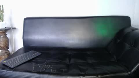 INDEPENDENT MODEL online show from 3, 1, 2025