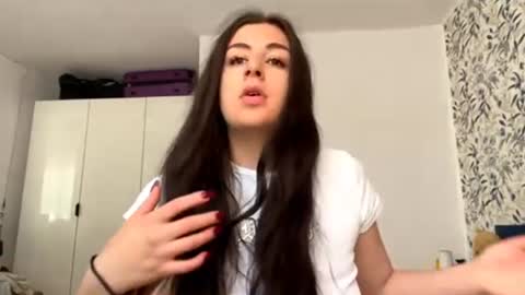 Mia online show from 9, 6, 2026